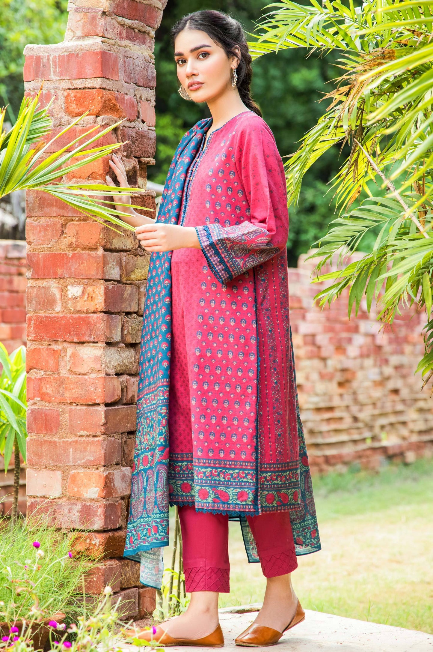 Stitched 3 Piece Printed Khaddar Suit