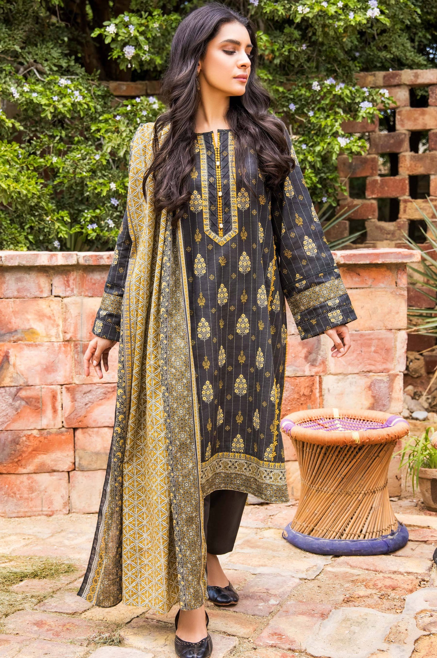 Stitched 3 Piece Printed Khaddar Suit