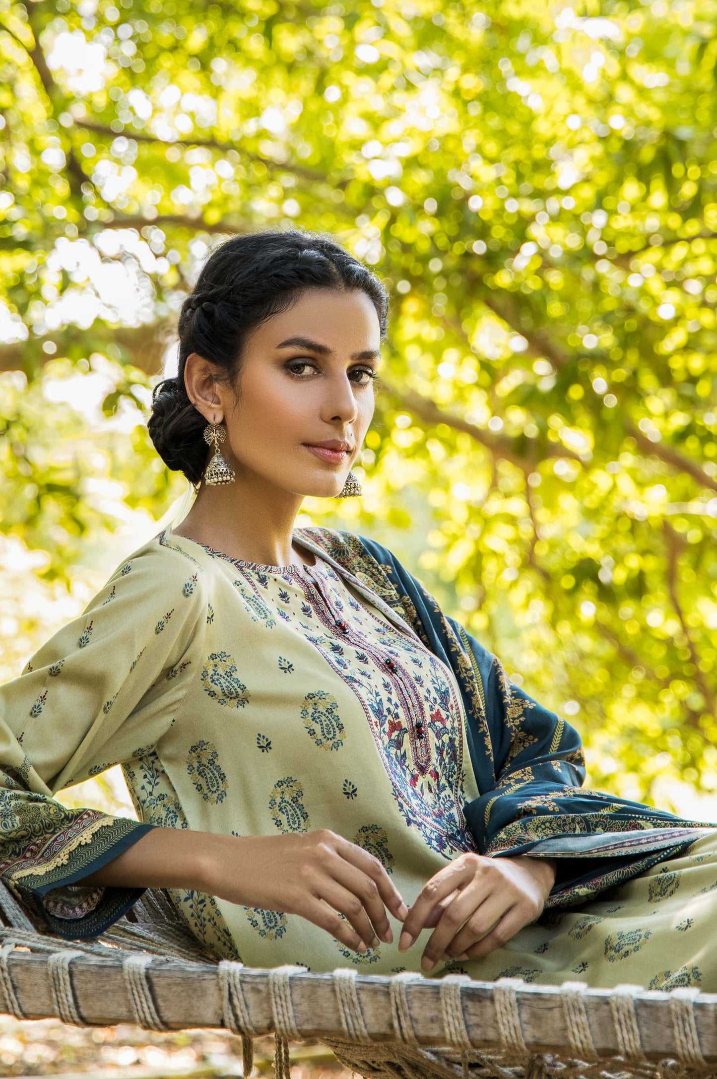 Stitched 3 Piece Embroidered Linen Viscose Suit