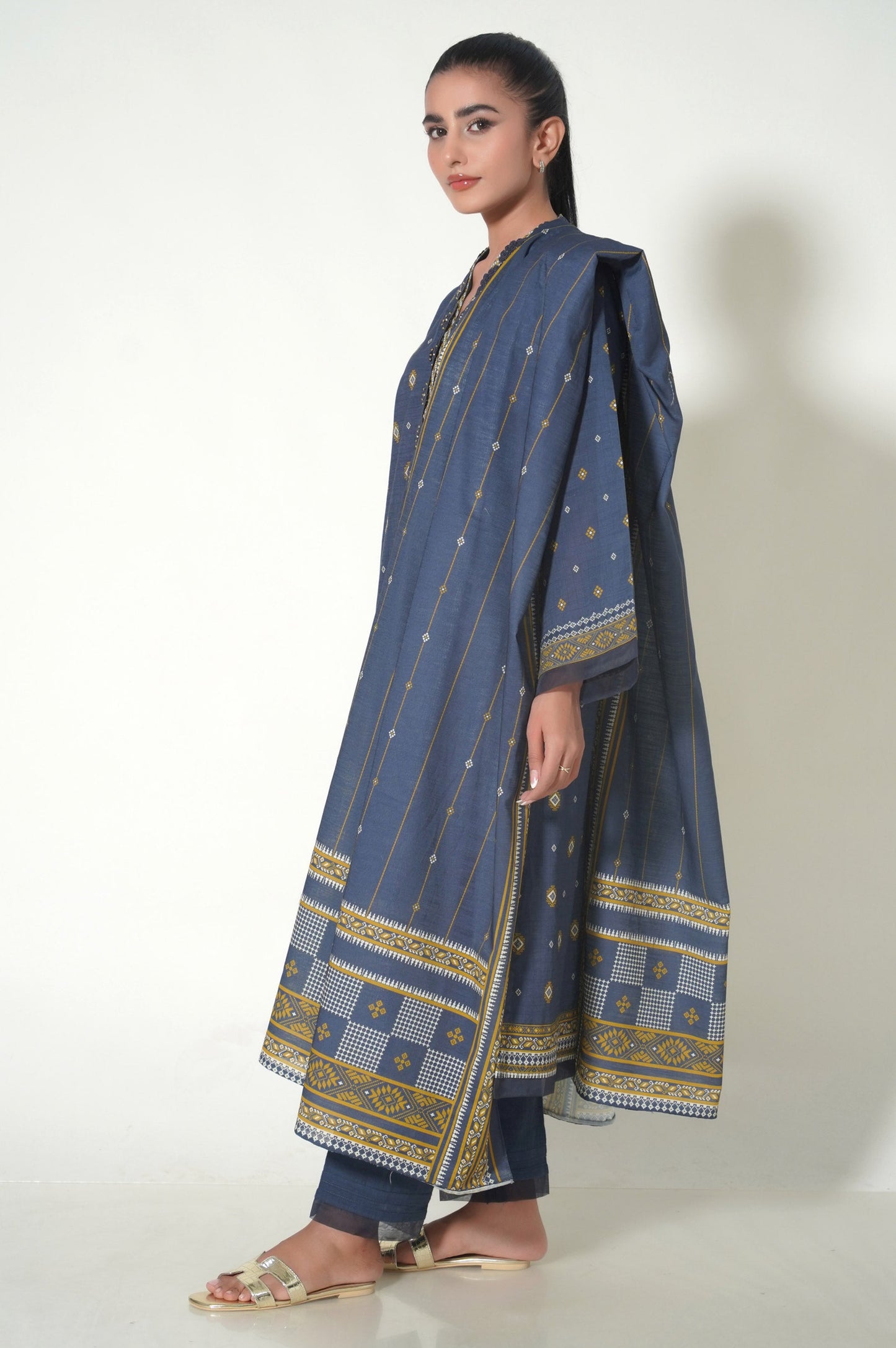 Stitched 3 Piece Printed Khaddar Suit