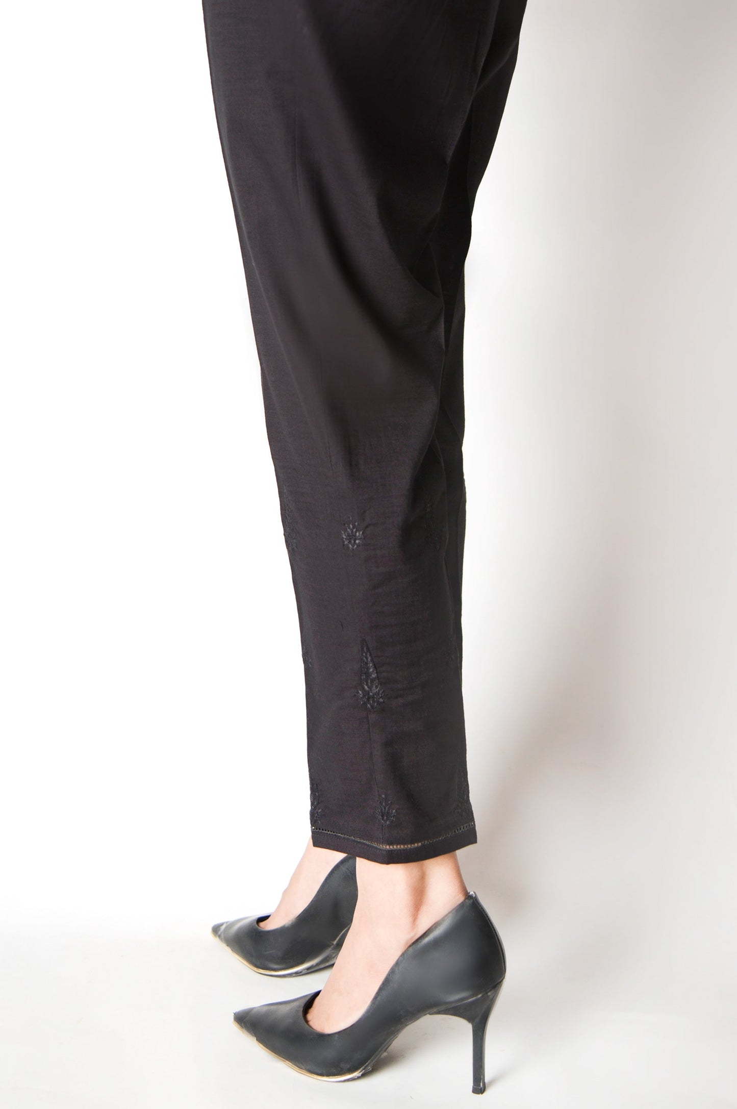 Embroidered Cotton Slub Cigarette Pants  - Black