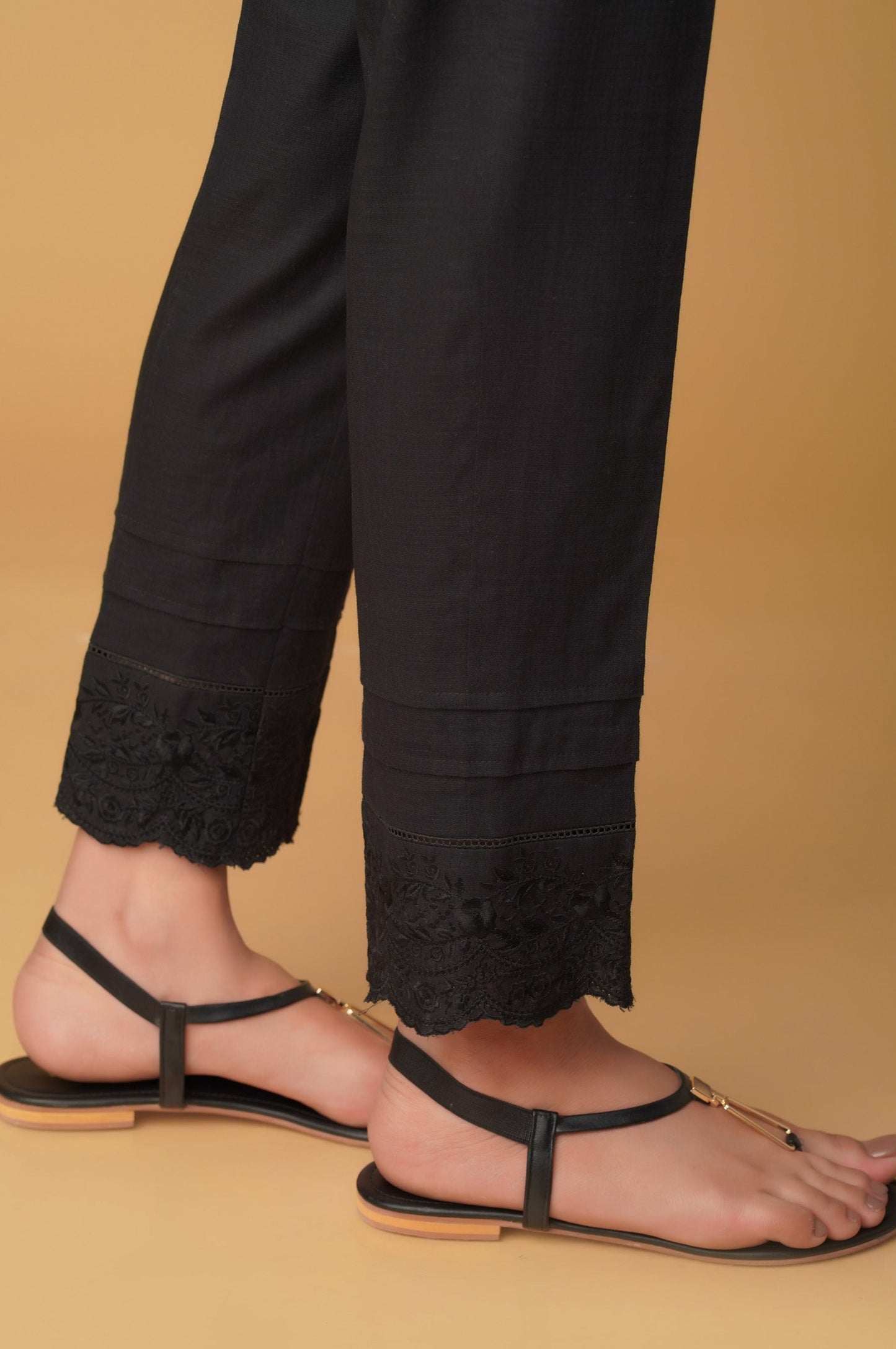 Embroidered Cotton Slub Cigarette Pants - Black
