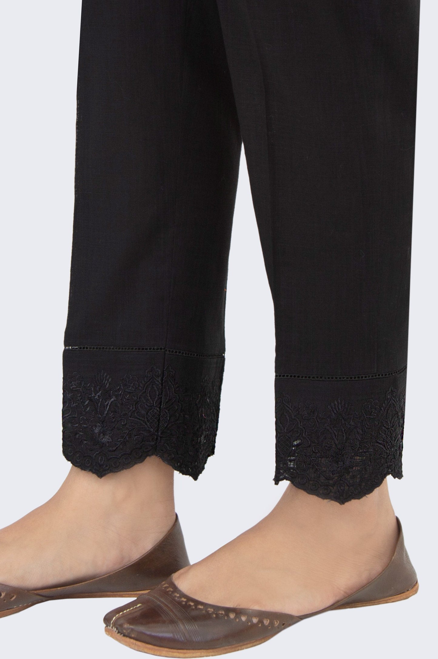 Embroidered Slub Cigarette Pants - Black