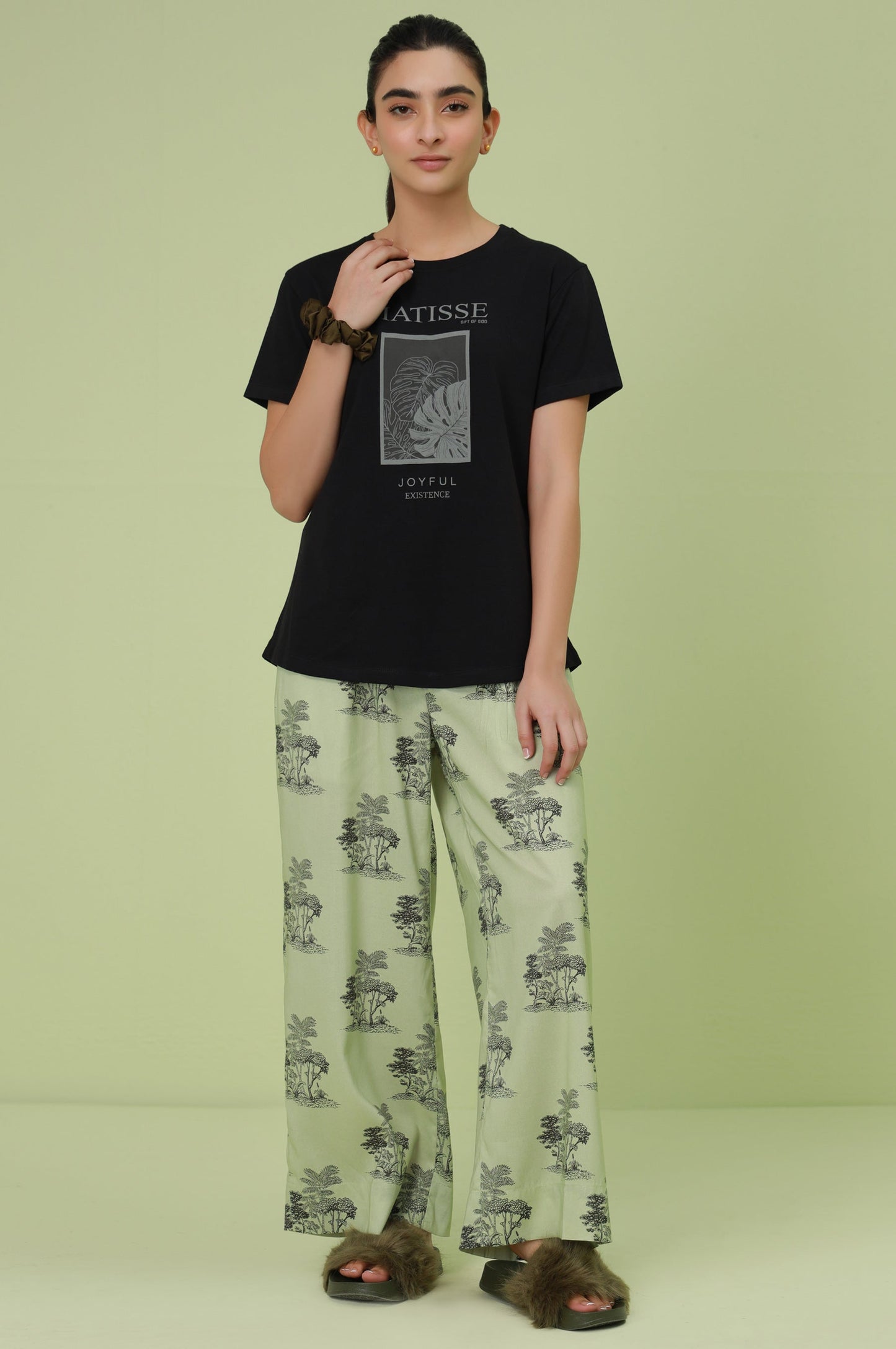 Crew Neck Half Sleeves Tee - Black