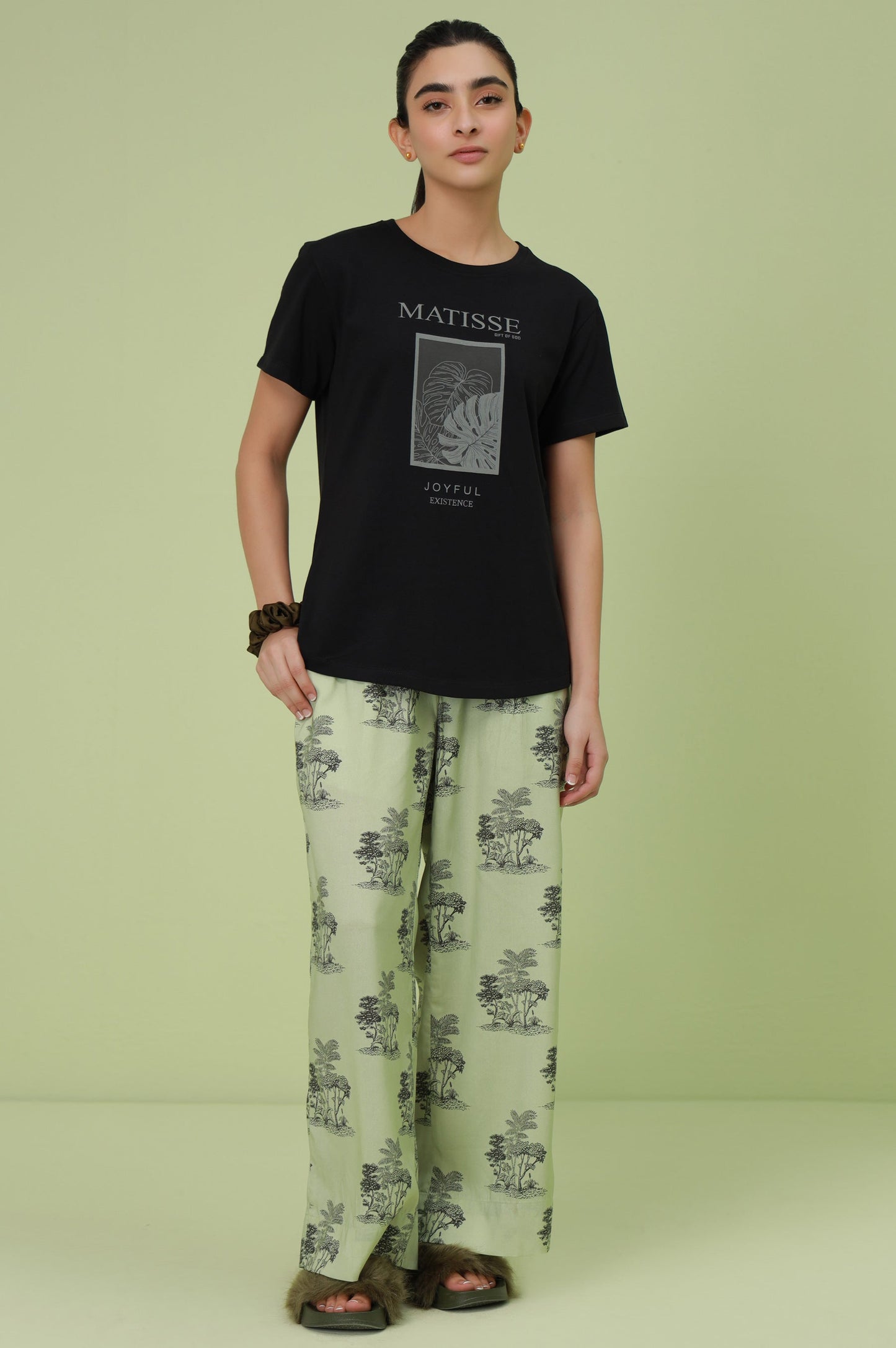 Crew Neck Half Sleeves Tee - Black