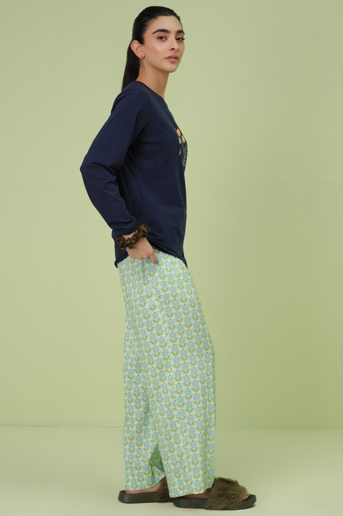 Crew Neck Full Sleeves Tee