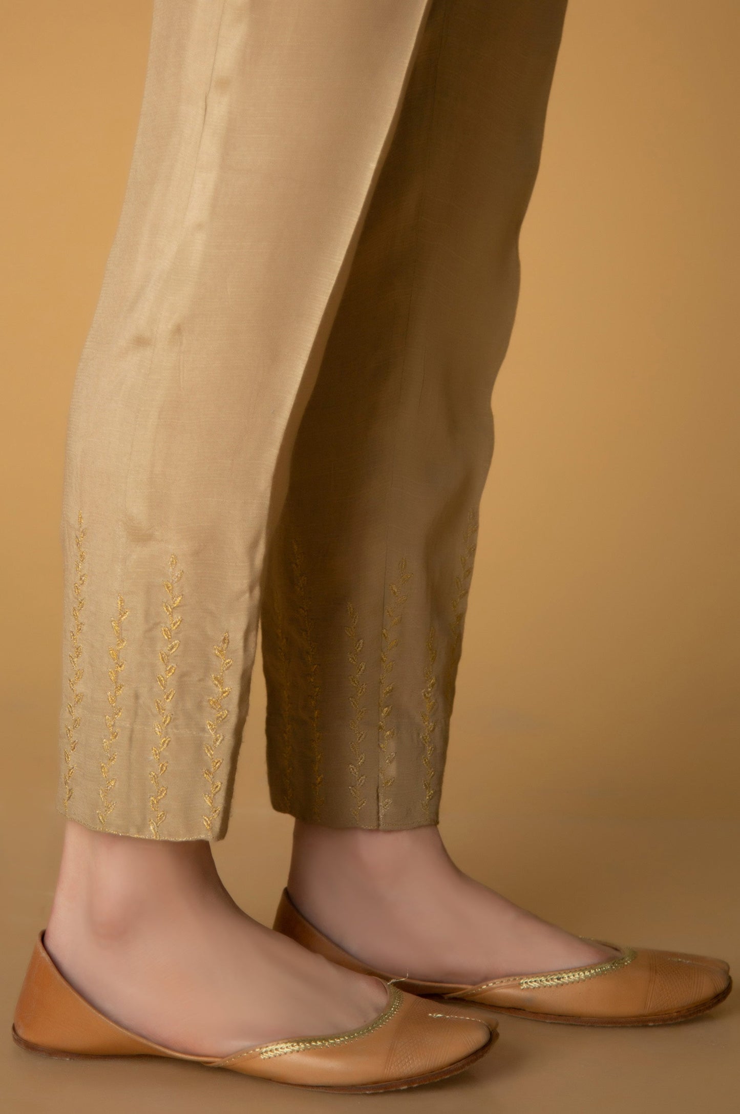 Emberoidered Rawsilk Cigarette Pants - Golden