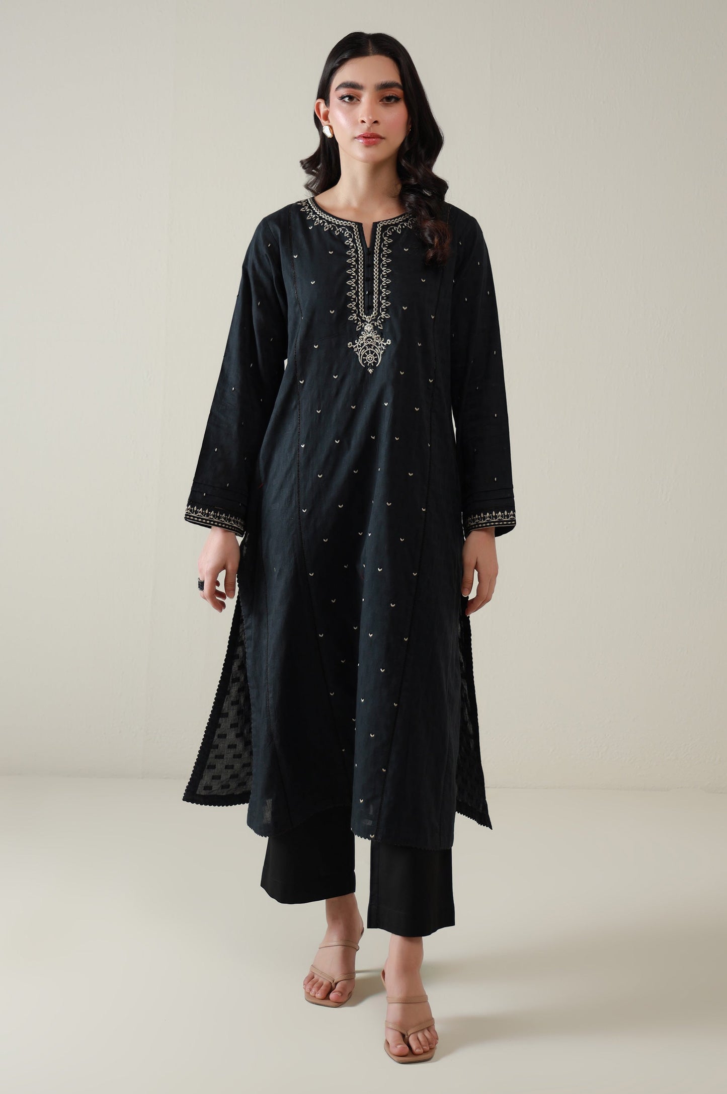 Sticthed 1 Piece Embroidered Jacquard Shirt