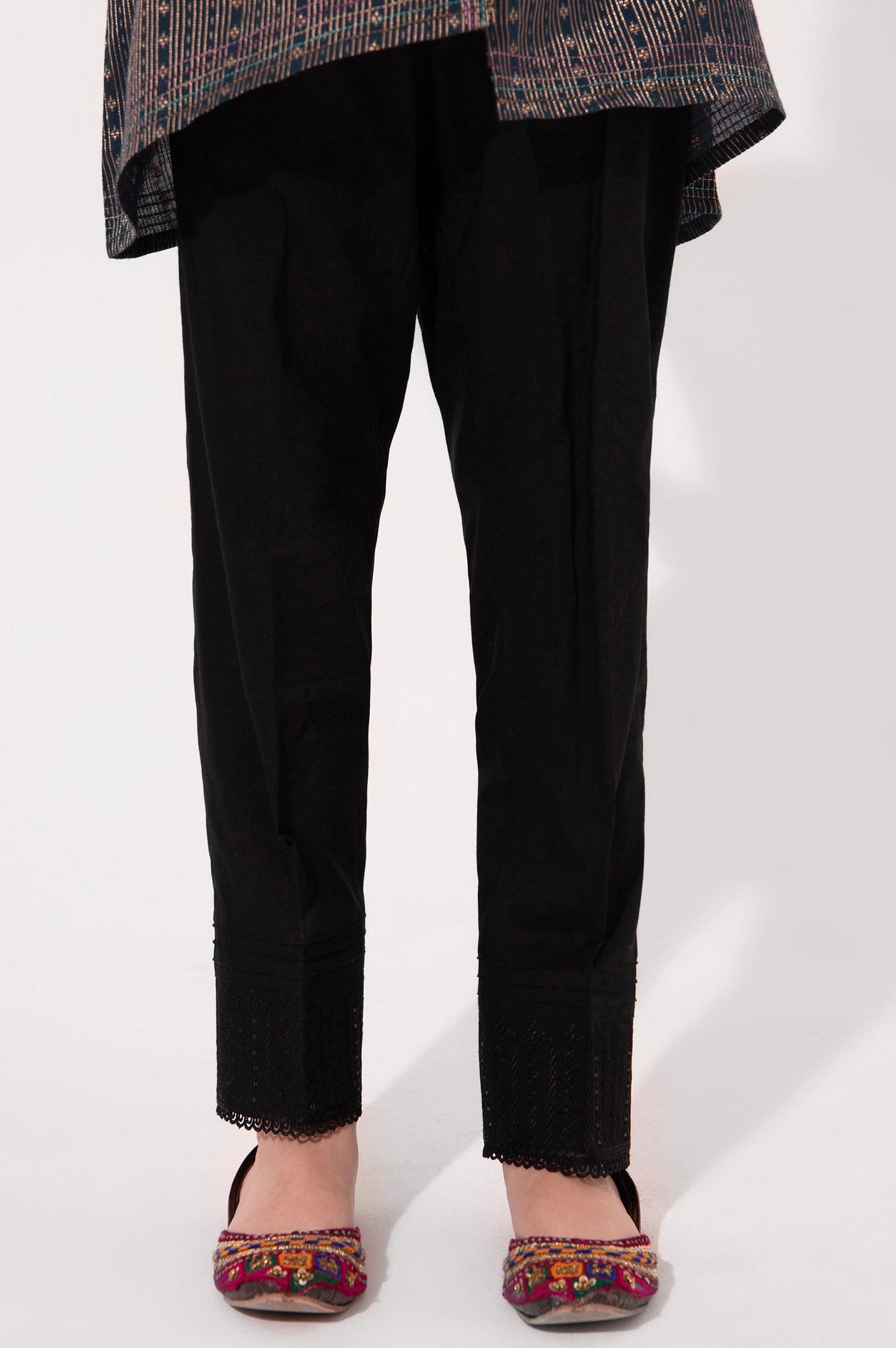 Embroidered Cigaratte Pants  - Black